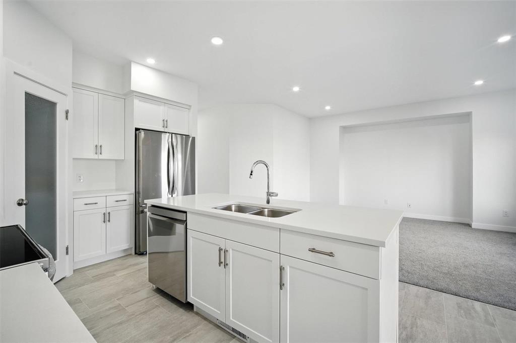 Photo 34 of 124 Ken Butchart Crescent, Winnipeg MB
