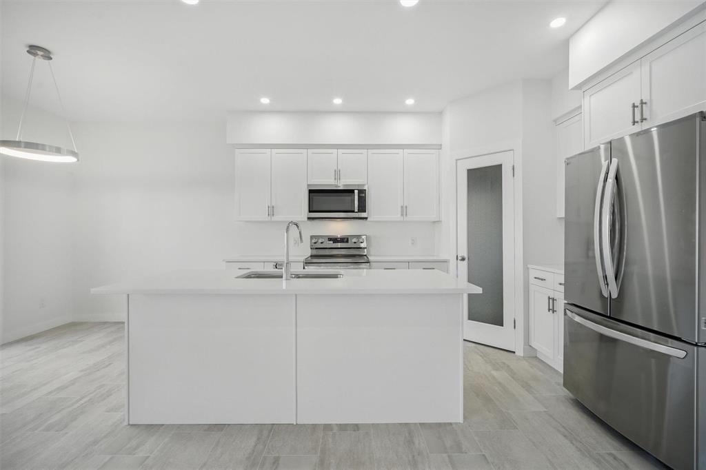 Photo 4 of 124 Ken Butchart Crescent, Winnipeg MB
