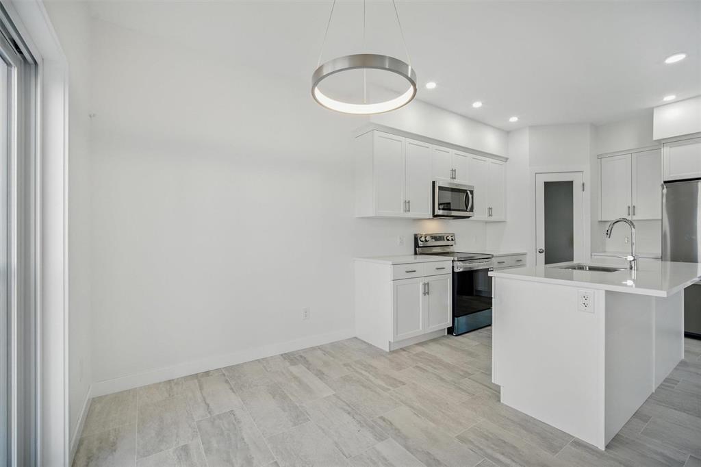 Photo 11 of 124 Ken Butchart Crescent, Winnipeg MB