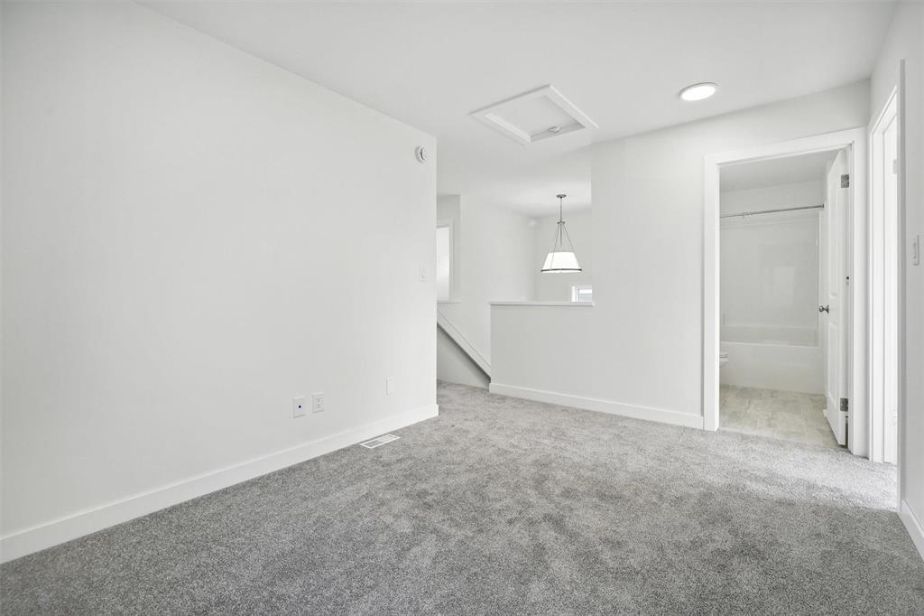 Photo 13 of 124 Ken Butchart Crescent, Winnipeg MB