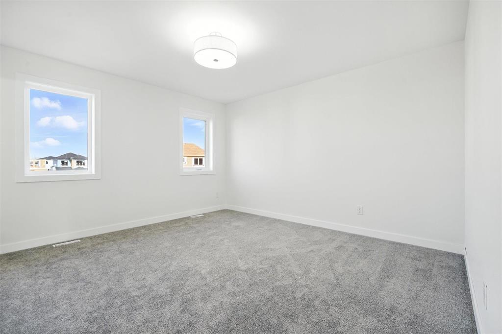 Photo 10 of 124 Ken Butchart Crescent, Winnipeg MB