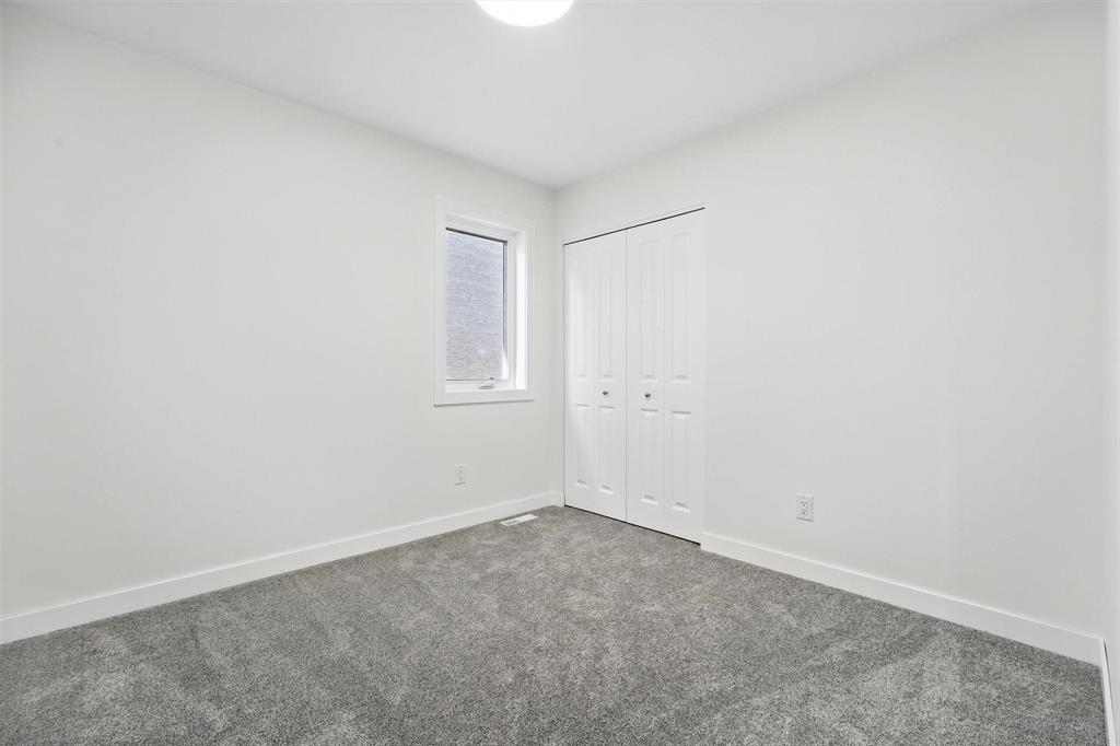 Photo 30 of 124 Ken Butchart Crescent, Winnipeg MB