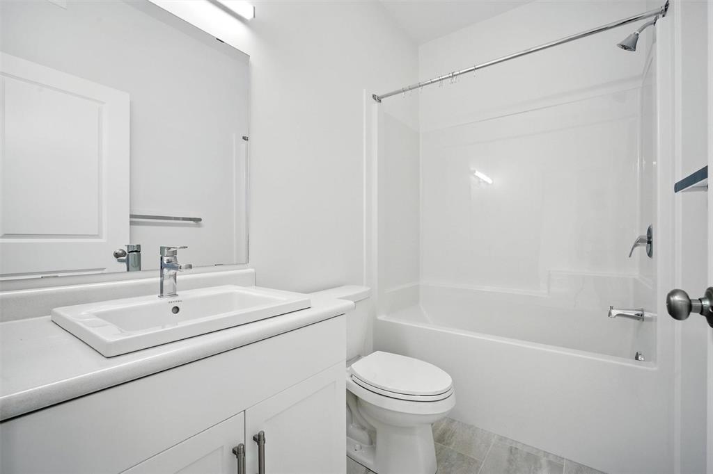 Photo 19 of 124 Ken Butchart Crescent, Winnipeg MB