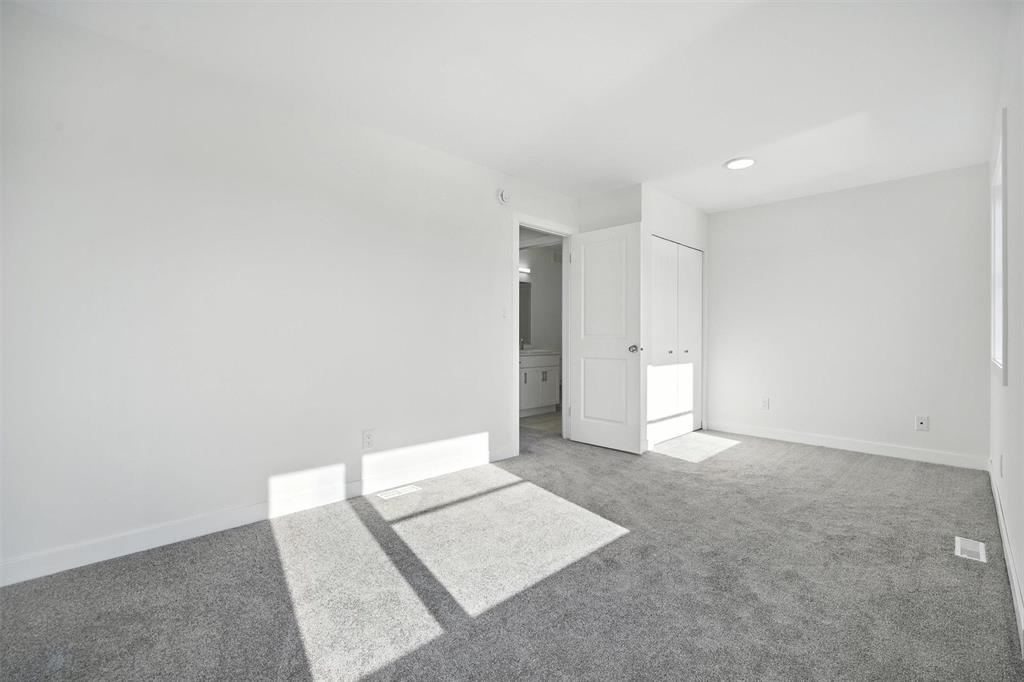 Photo 2 of 124 Ken Butchart Crescent, Winnipeg MB