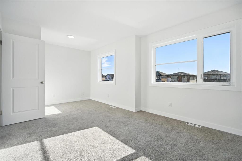 Photo 39 of 124 Ken Butchart Crescent, Winnipeg MB