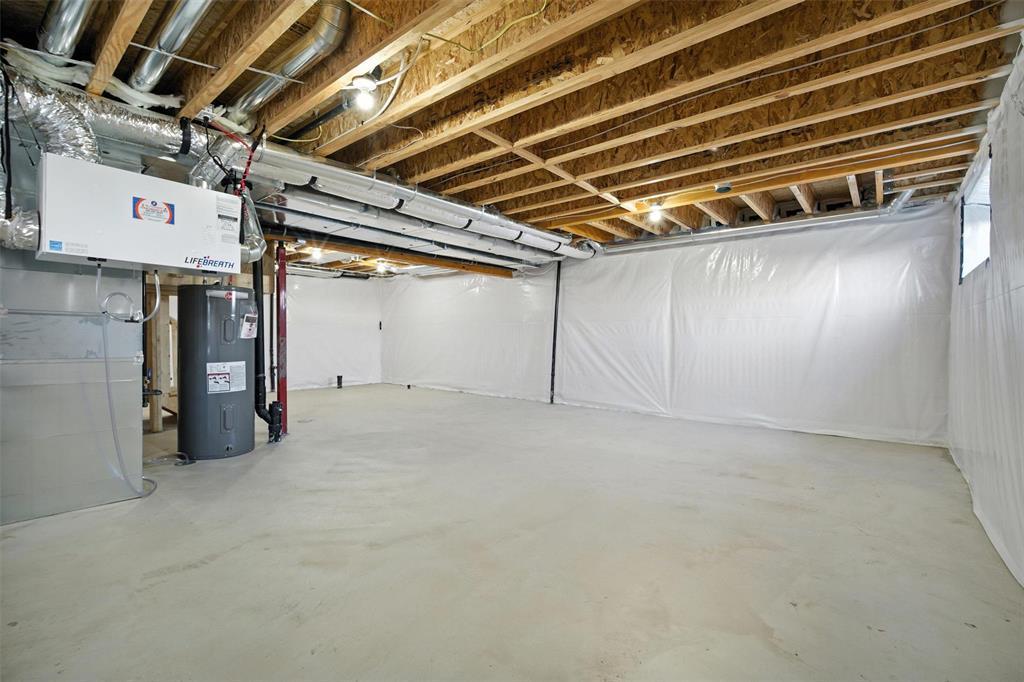 Photo 43 of 124 Ken Butchart Crescent, Winnipeg MB