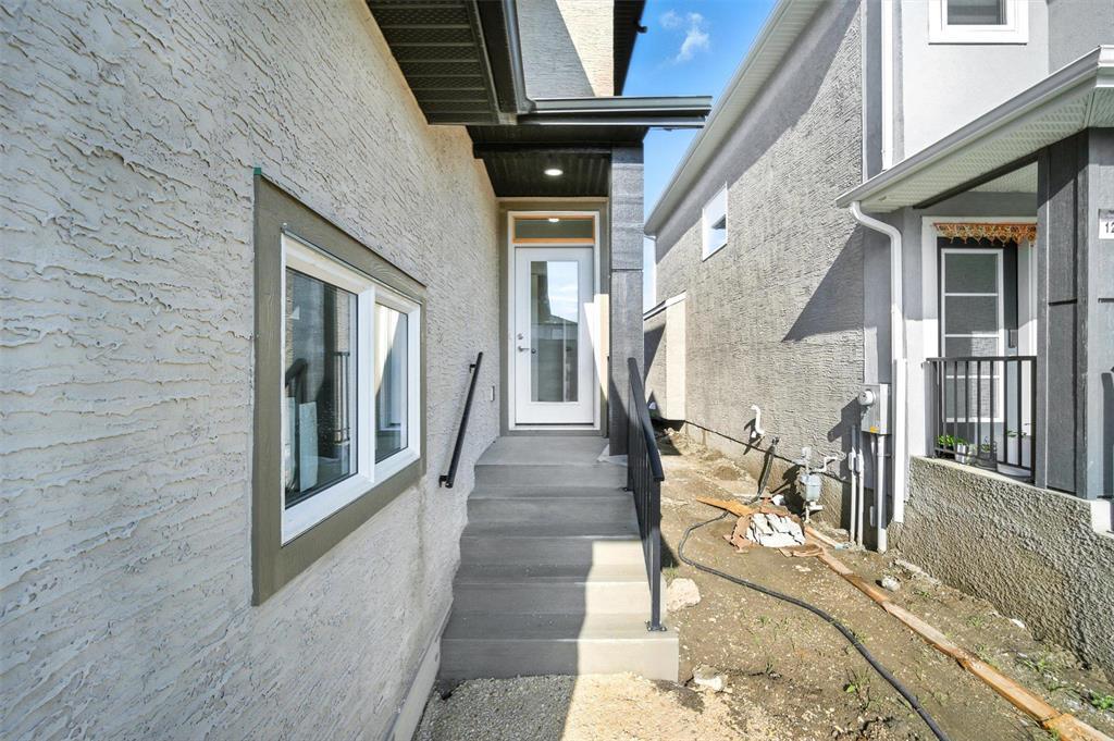 Photo 44 of 124 Ken Butchart Crescent, Winnipeg MB