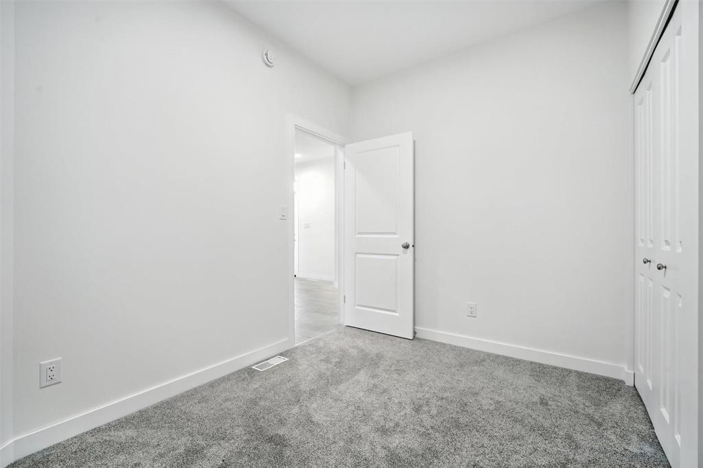 Photo 21 of 124 Ken Butchart Crescent, Winnipeg MB
