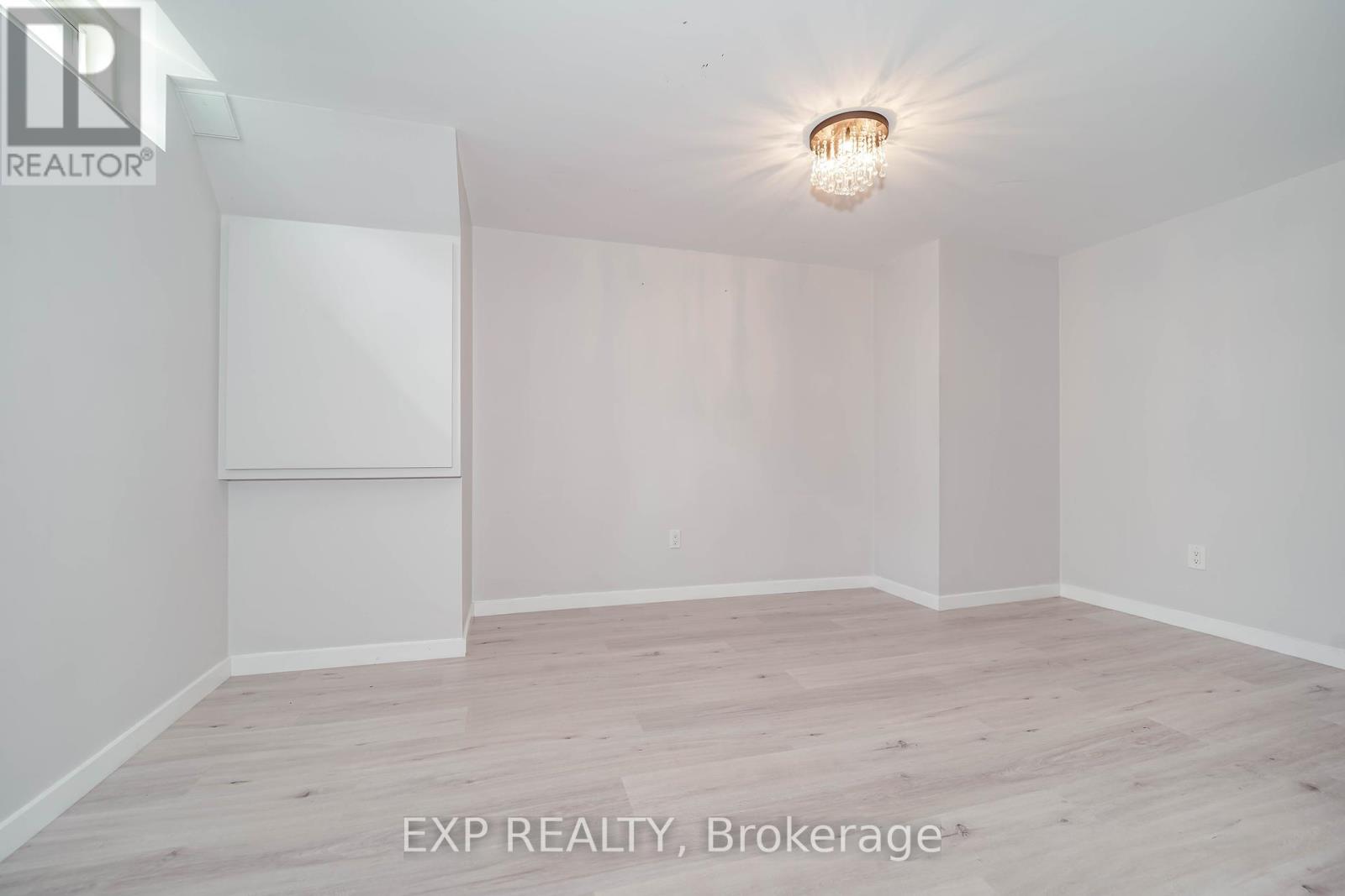 Photo 31 of 47 Westray Crescent, Ajax ON