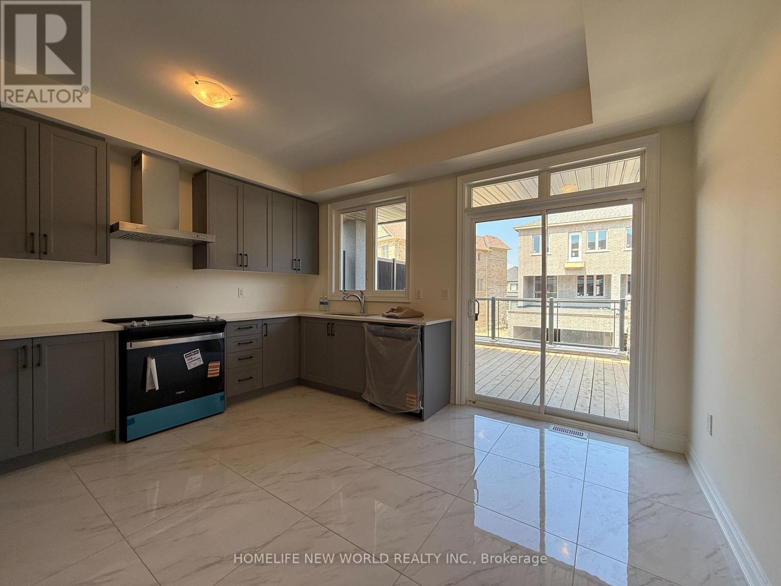 Photo 3 of 181 Berczy Grn Drive, Markham ON