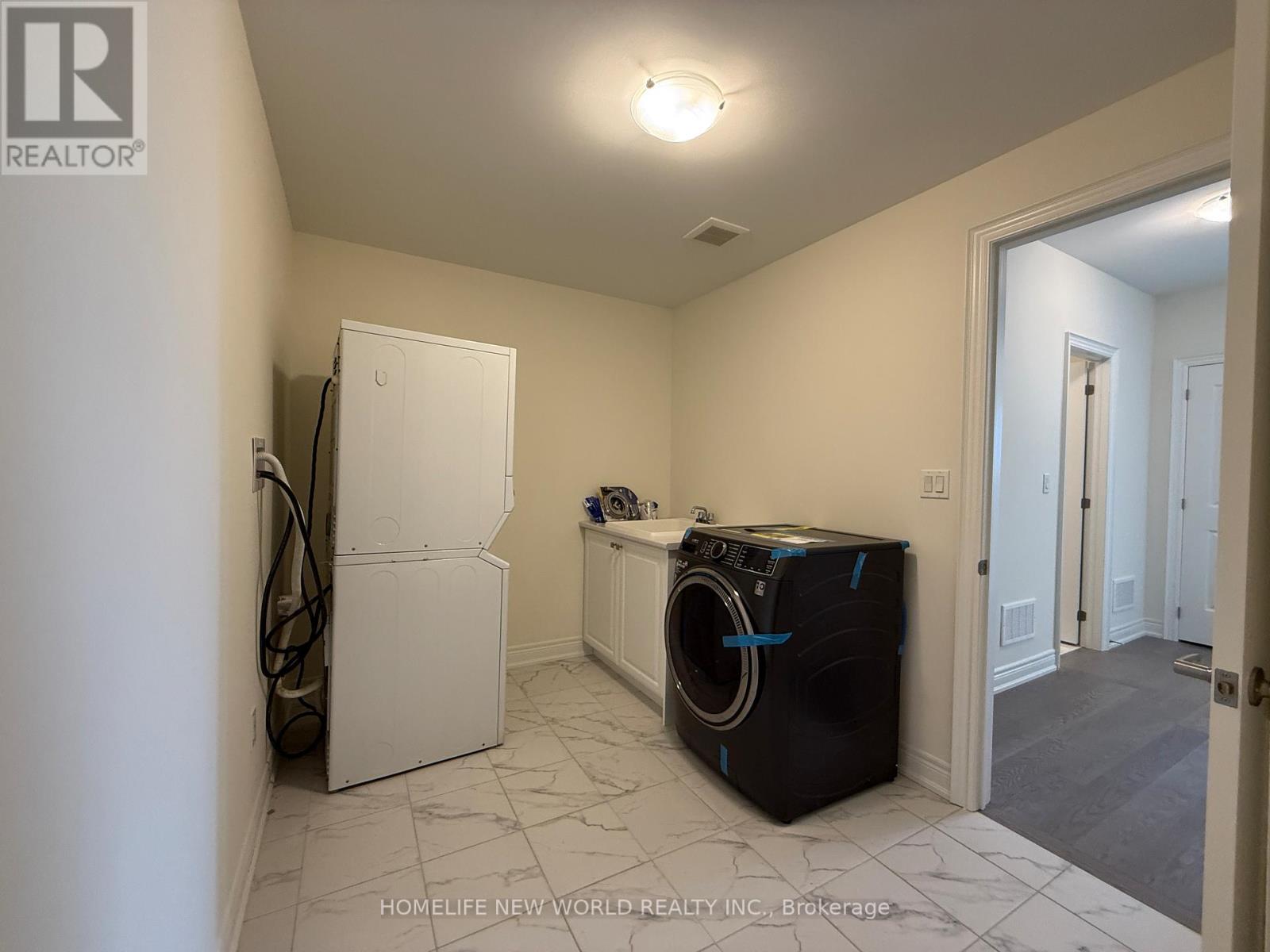 Photo 10 of 181 Berczy Grn Drive, Markham ON