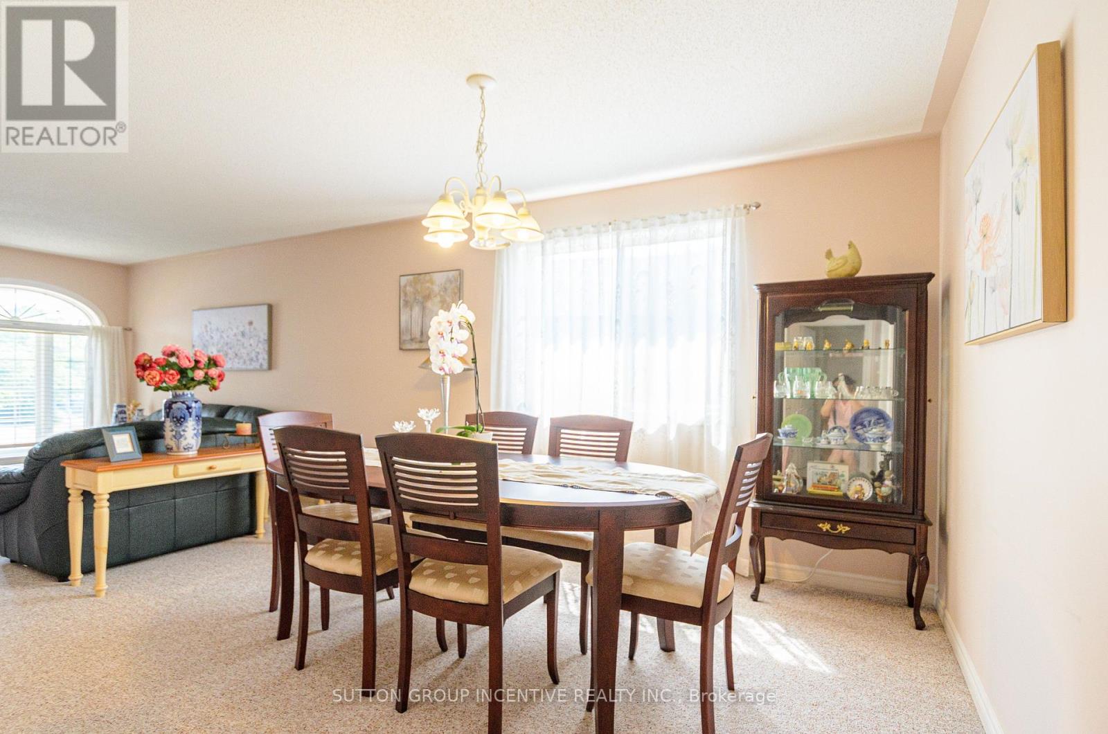 Photo 10 of 6 Brown Wood Drive, Barrie ON