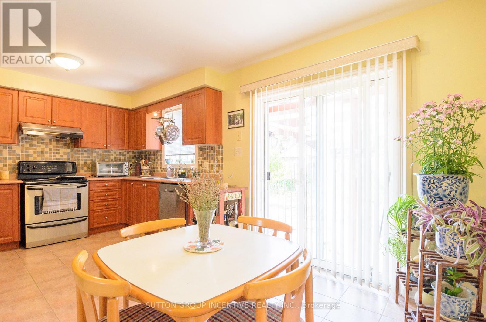 Photo 14 of 6 Brown Wood Drive, Barrie ON