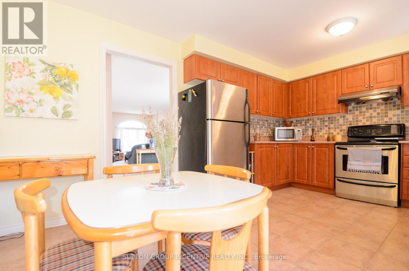 Photo 15 of 6 Brown Wood Drive, Barrie ON