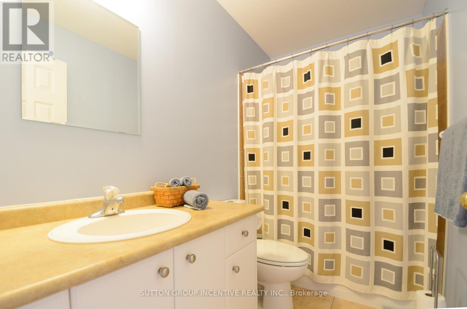 Photo 20 of 6 Brown Wood Drive, Barrie ON