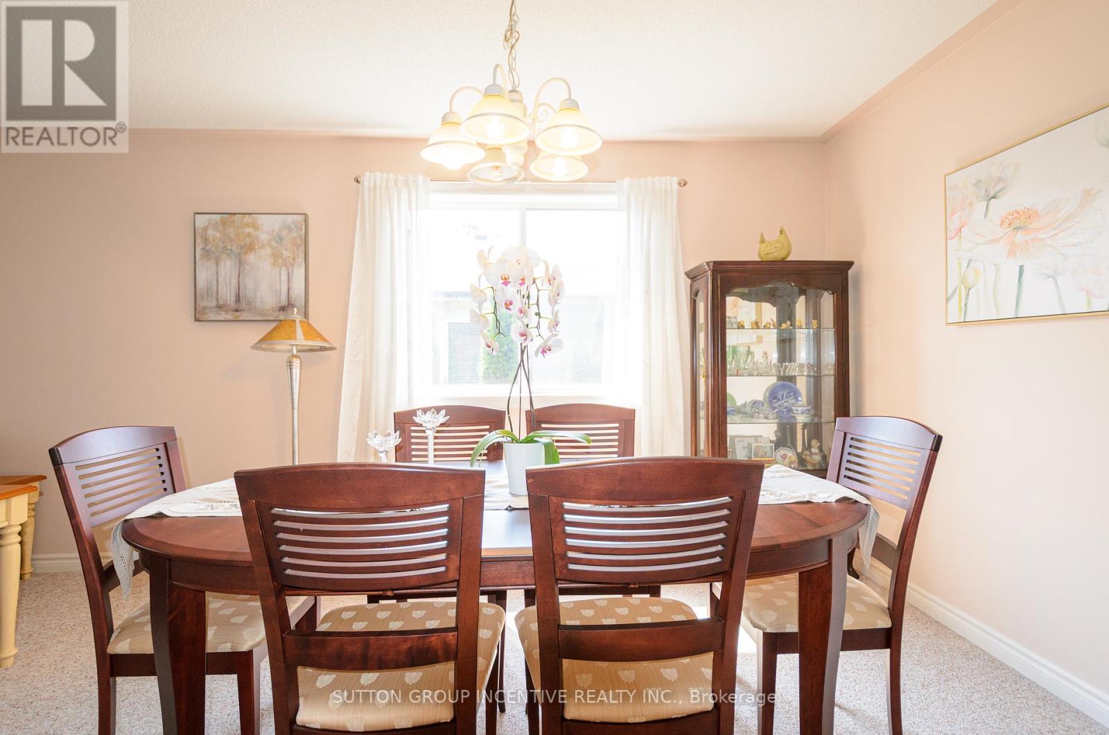 Photo 7 of 6 Brown Wood Drive, Barrie ON