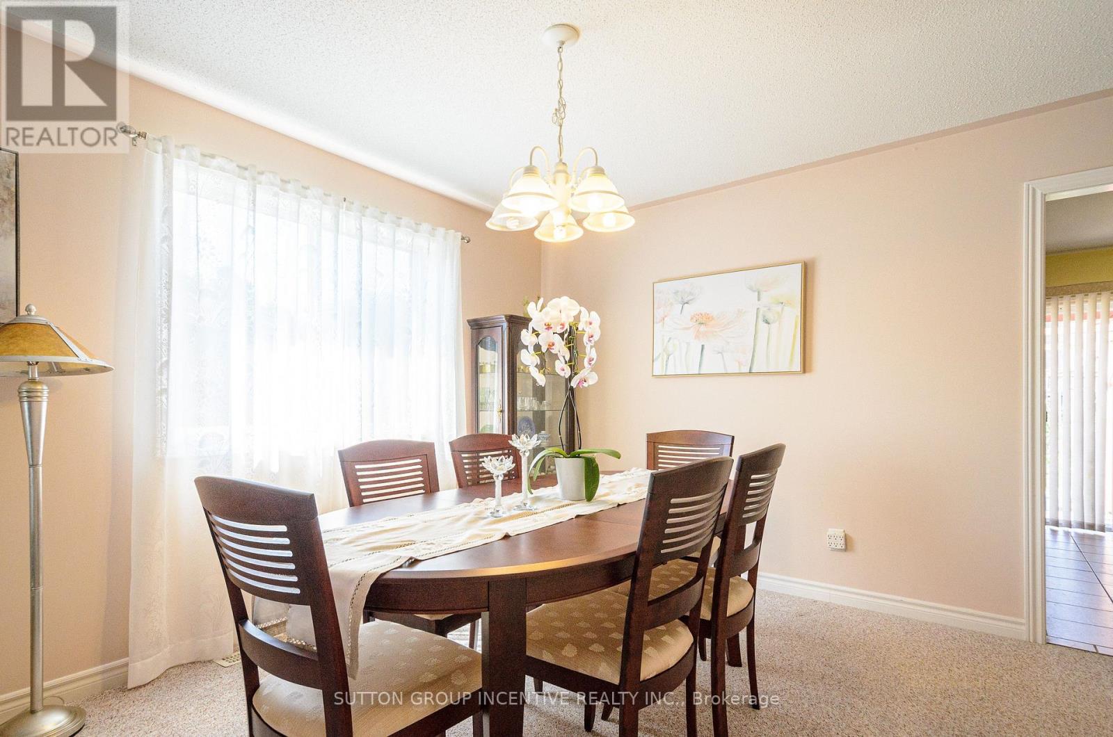 Photo 8 of 6 Brown Wood Drive, Barrie ON