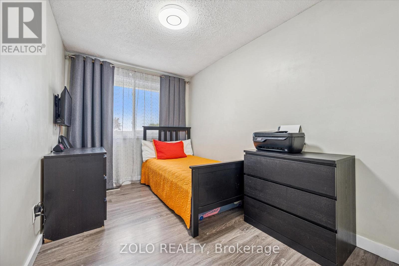 Photo 10 of 13 203 Fairway Rd N Road, Kitchener ON