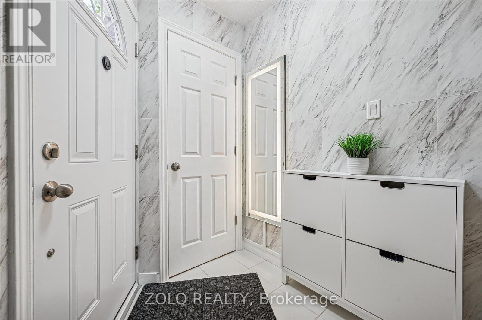Photo 2 of 13 203 Fairway Rd N Road, Kitchener ON