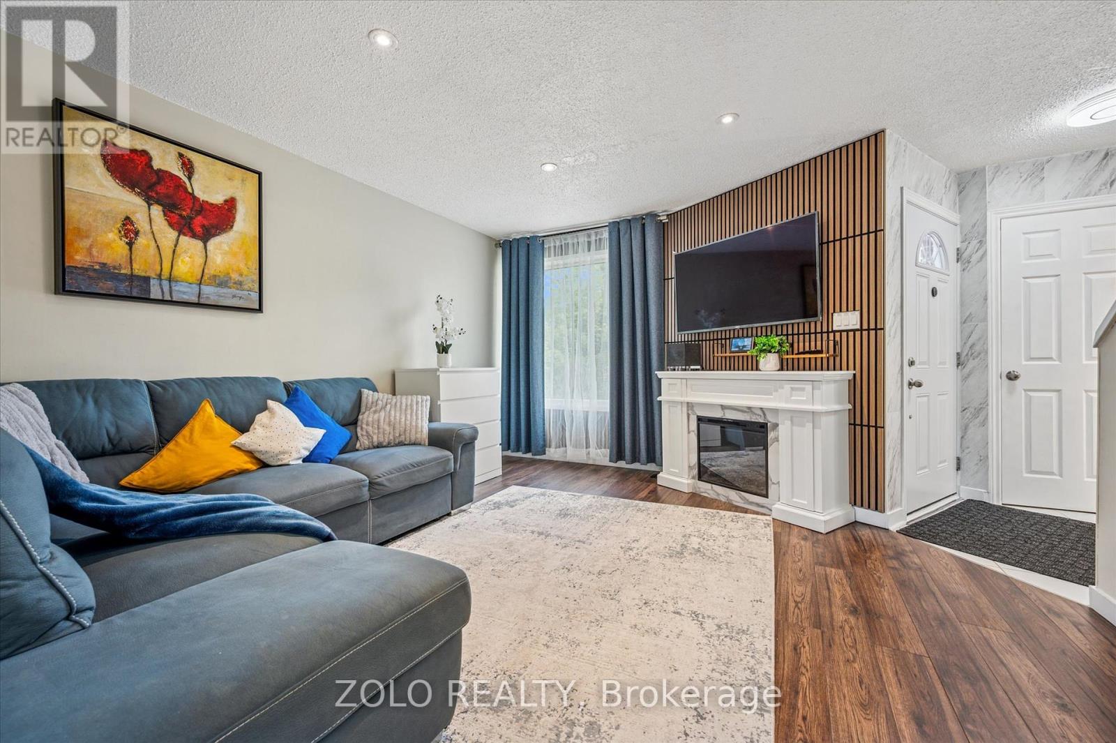 Photo 3 of 13 203 Fairway Rd N Road, Kitchener ON