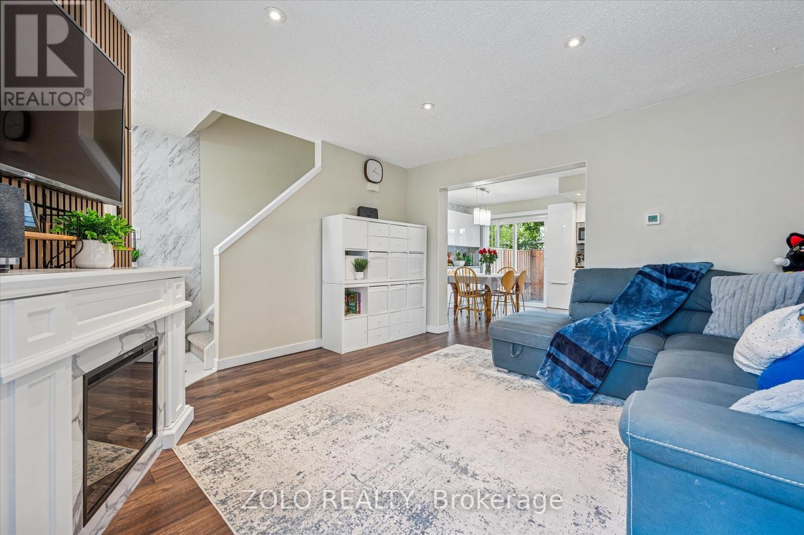 Photo 4 of 13 203 Fairway Rd N Road, Kitchener ON