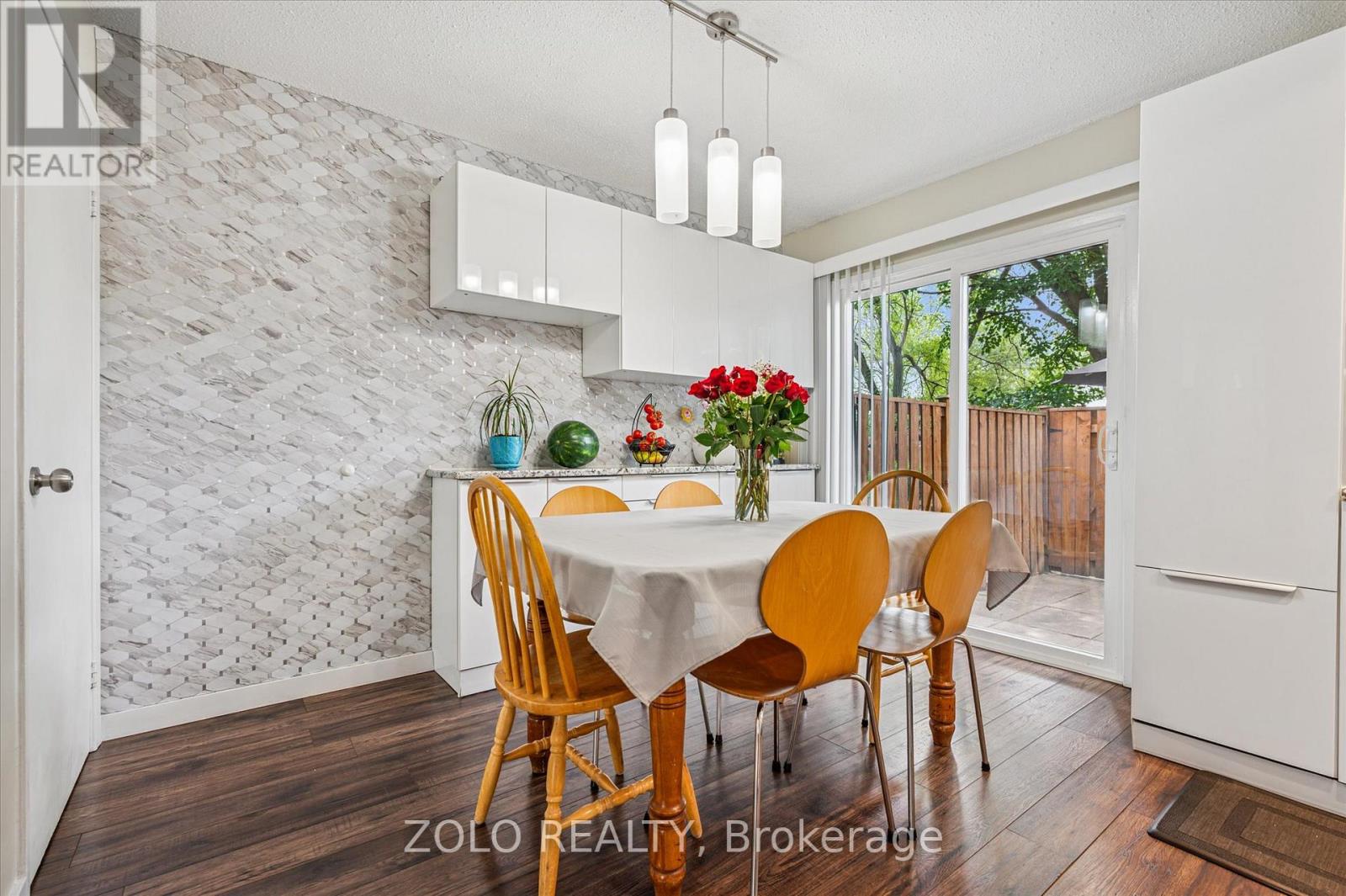 Photo 5 of 13 203 Fairway Rd N Road, Kitchener ON