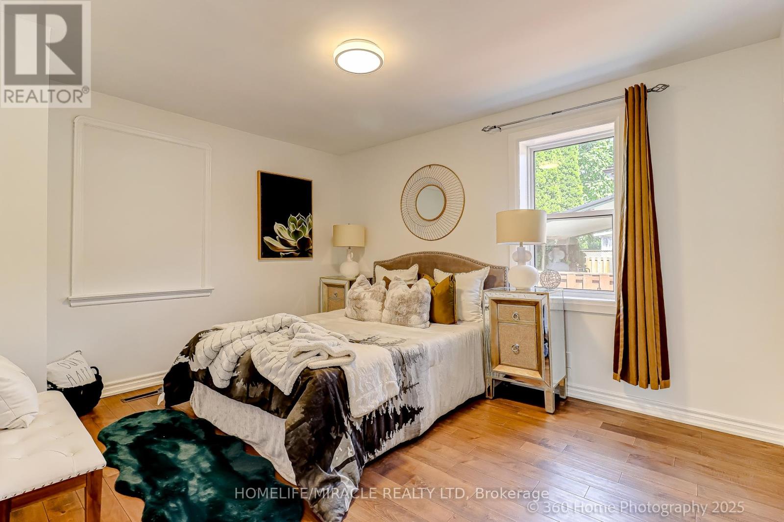 Photo 10 of 34 Merrian Road, Toronto ON