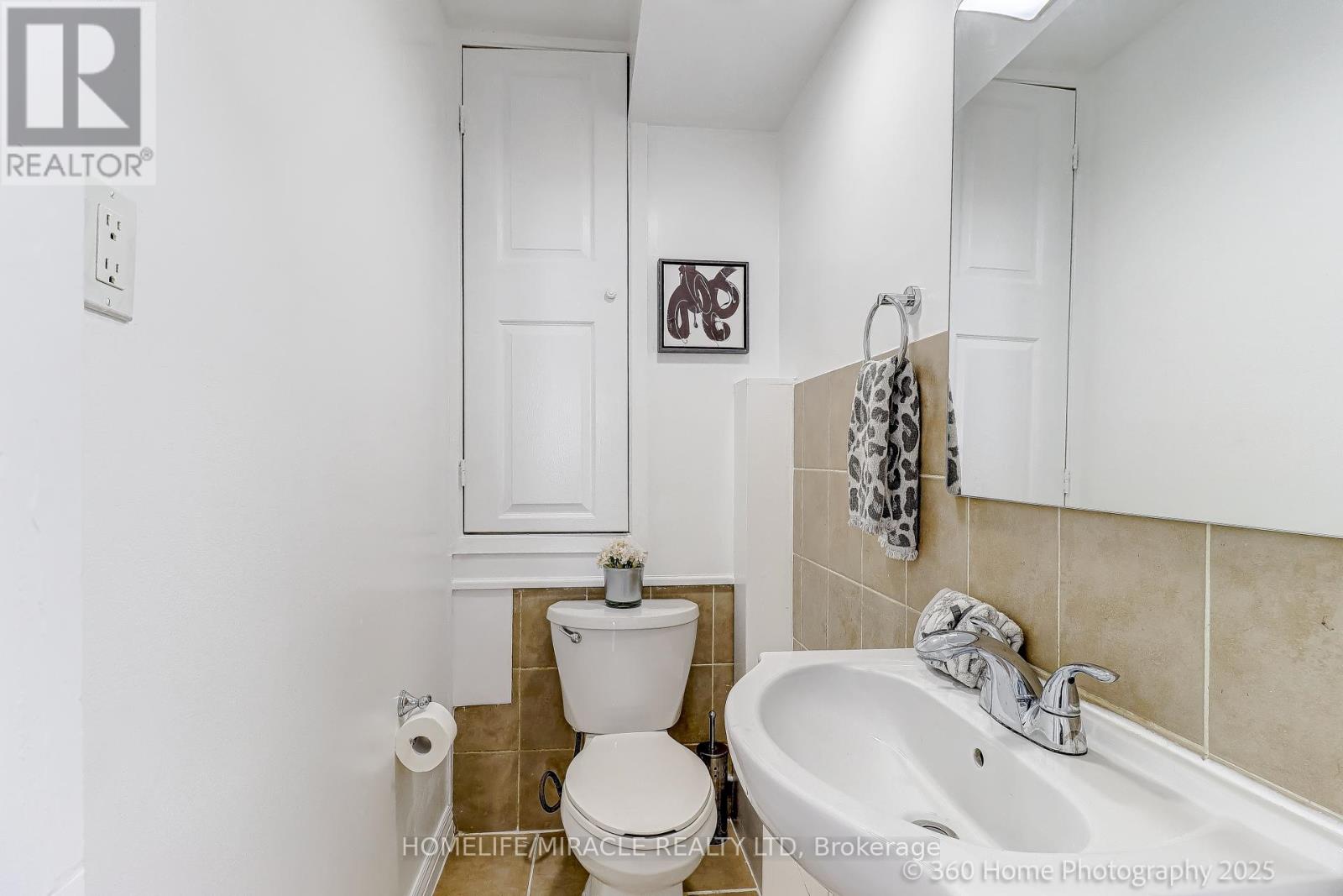 Photo 13 of 34 Merrian Road, Toronto ON