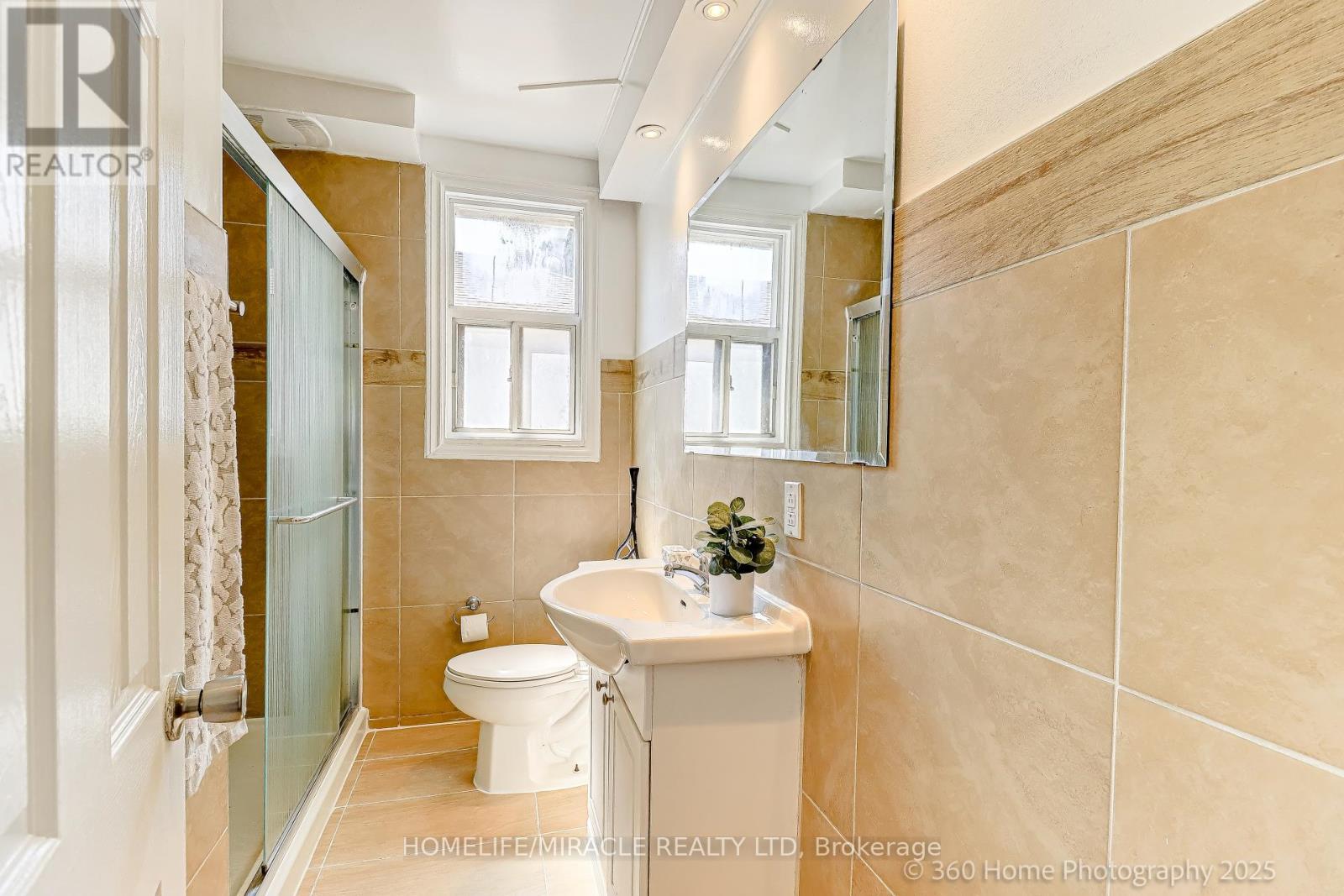 Photo 12 of 34 Merrian Road, Toronto ON
