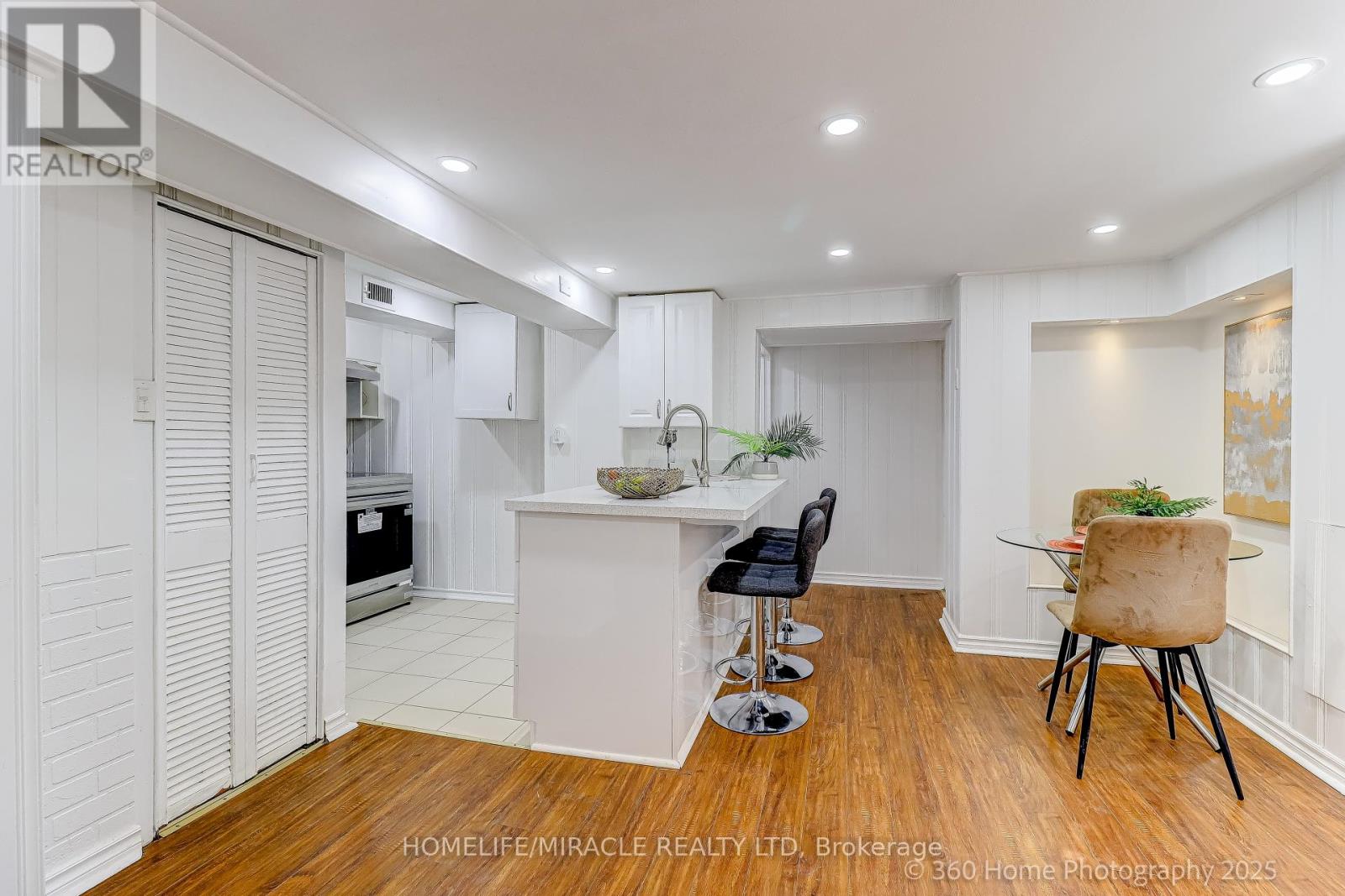 Photo 16 of 34 Merrian Road, Toronto ON