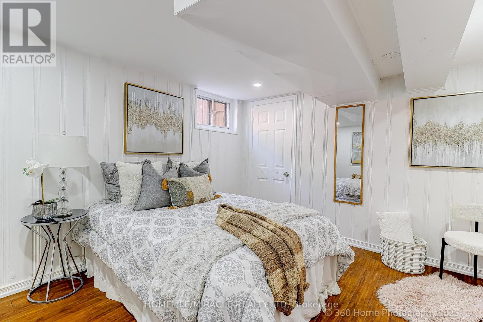 Photo 17 of 34 Merrian Road, Toronto ON