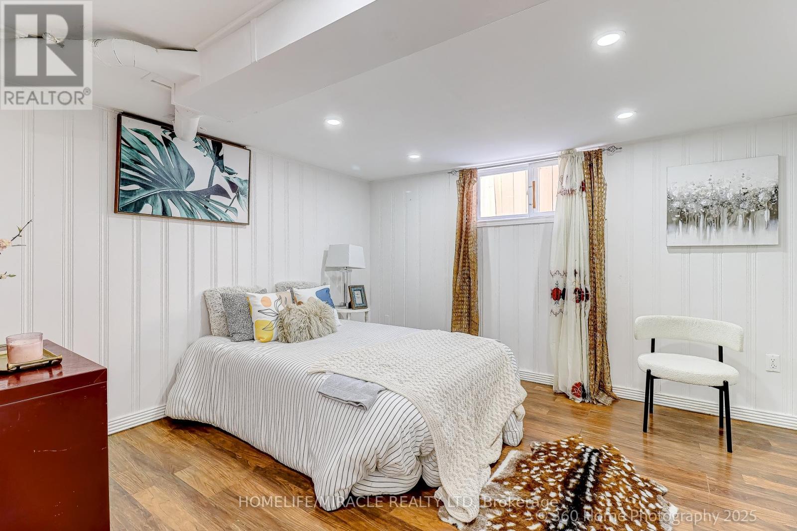 Photo 18 of 34 Merrian Road, Toronto ON