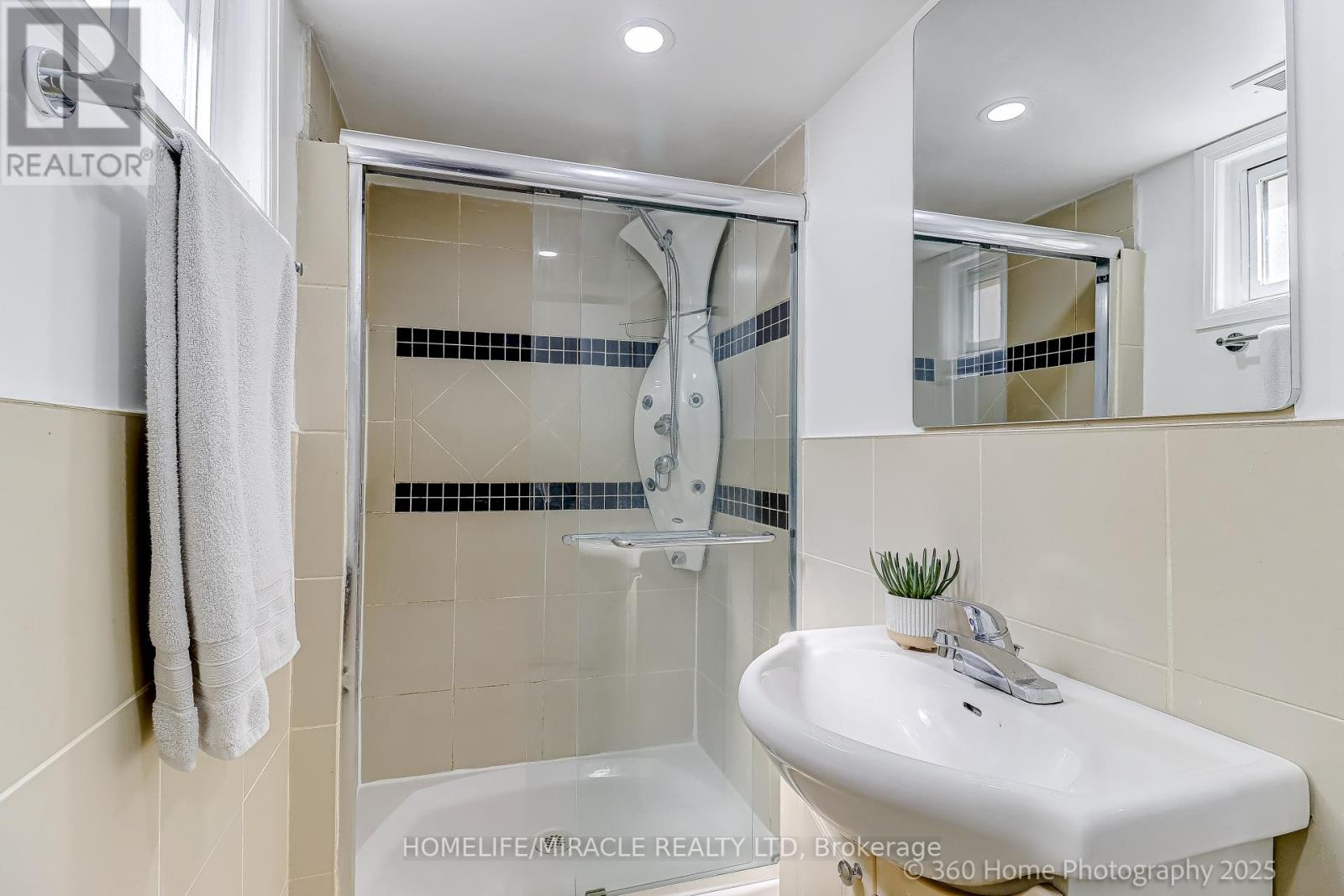 Photo 19 of 34 Merrian Road, Toronto ON