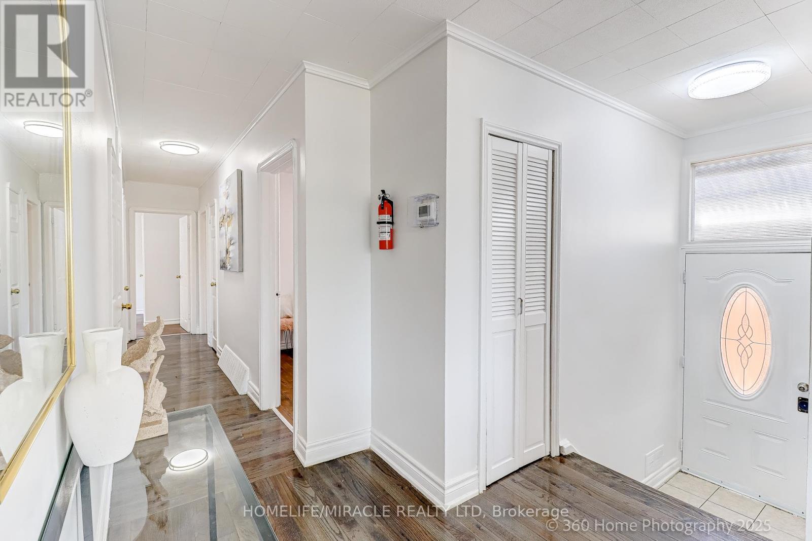 Photo 8 of 34 Merrian Road, Toronto ON