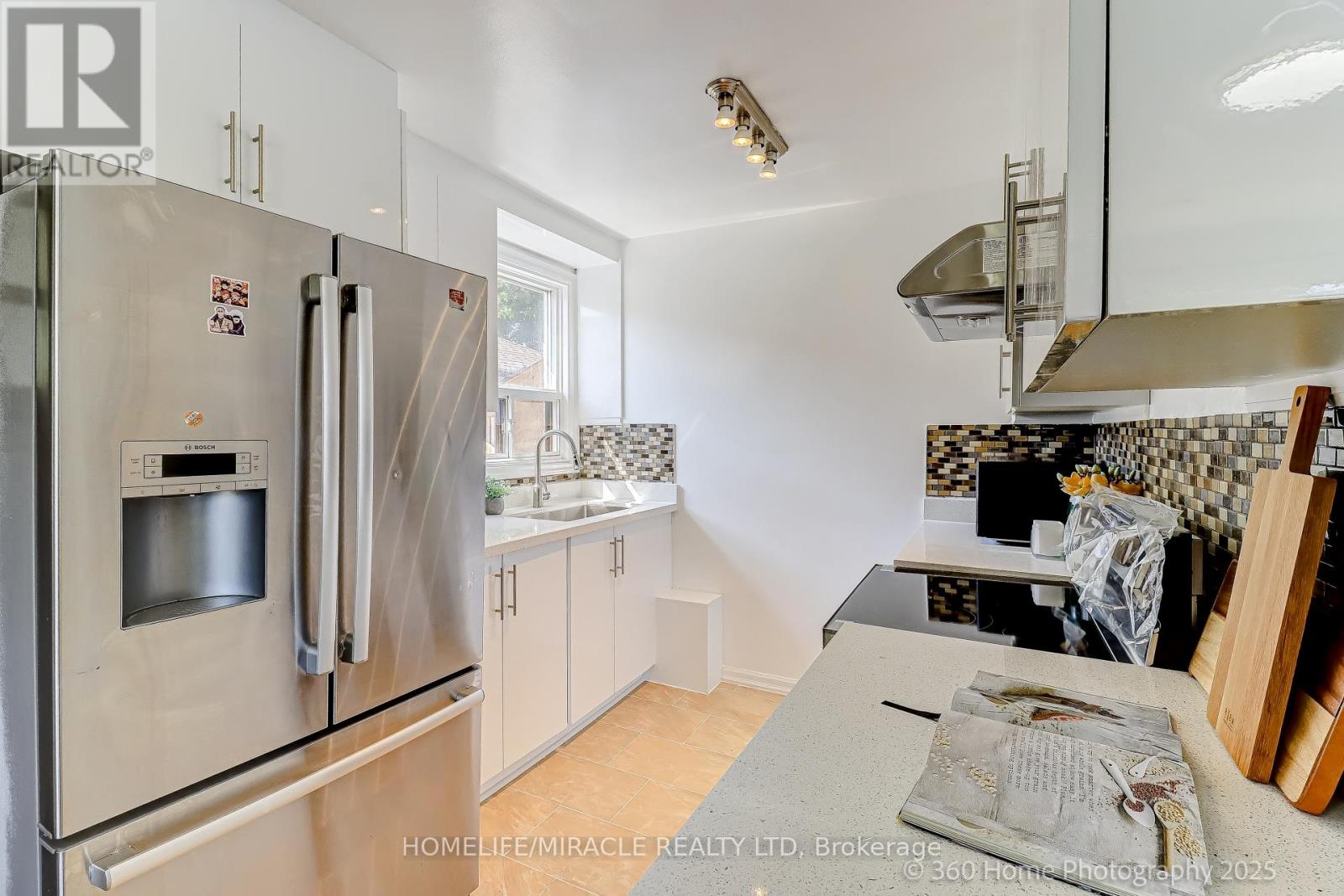 Photo 6 of 34 Merrian Road, Toronto ON