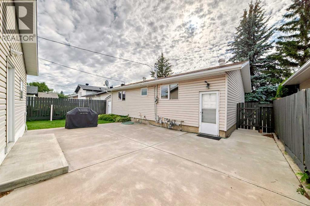 Single Family House Bungalow for Sale in  Pensville Road SE Penbrooke Meadows Calgary 