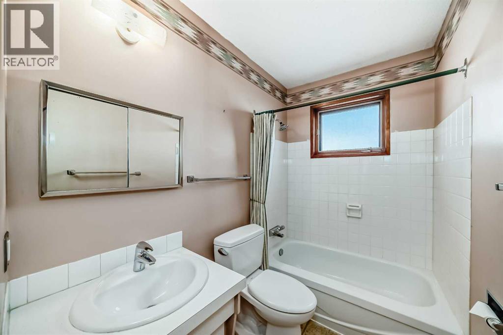Single Family House Bungalow for Sale in  Pensville Road SE Penbrooke Meadows Calgary 
