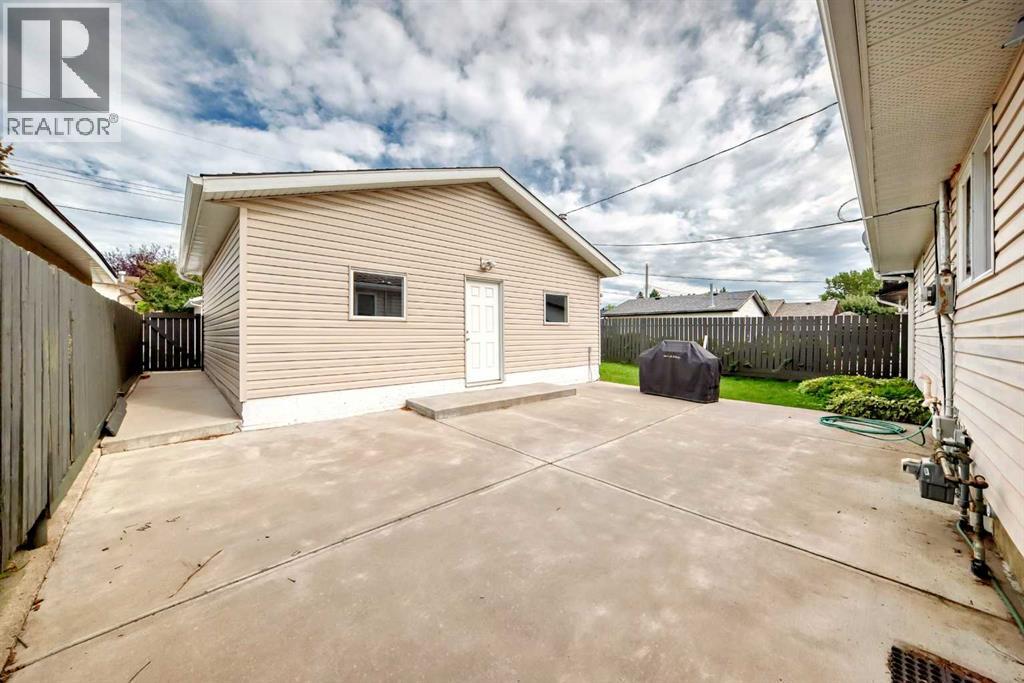 Single Family House Bungalow for Sale in  Pensville Road SE Penbrooke Meadows Calgary 