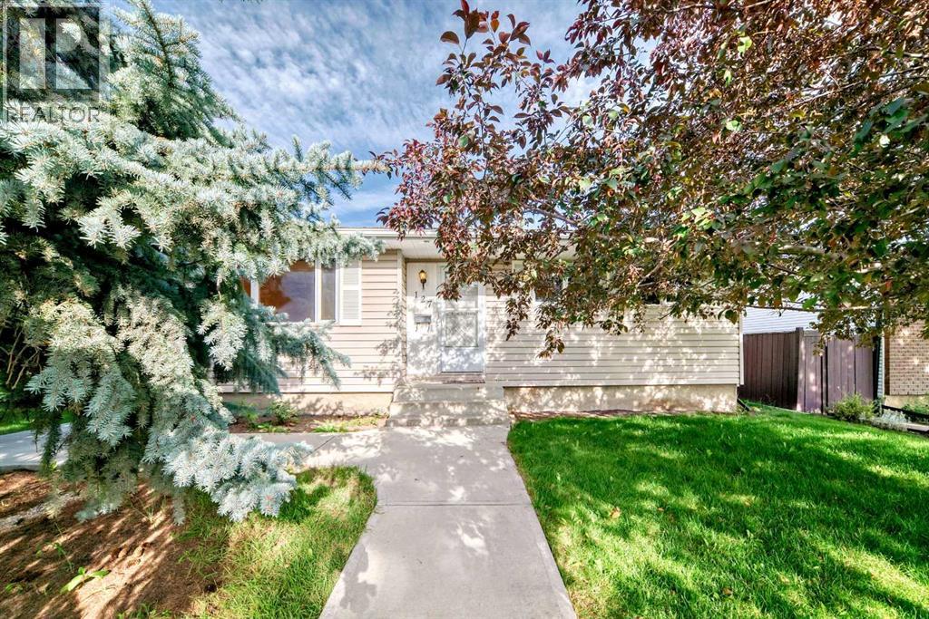 Single Family House Bungalow for Sale in  Pensville Road SE Penbrooke Meadows Calgary 