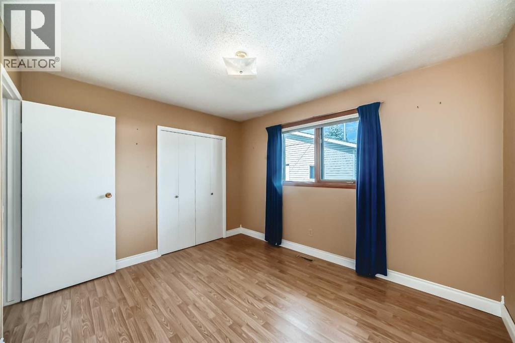 Single Family House Bungalow for Sale in  Pensville Road SE Penbrooke Meadows Calgary 