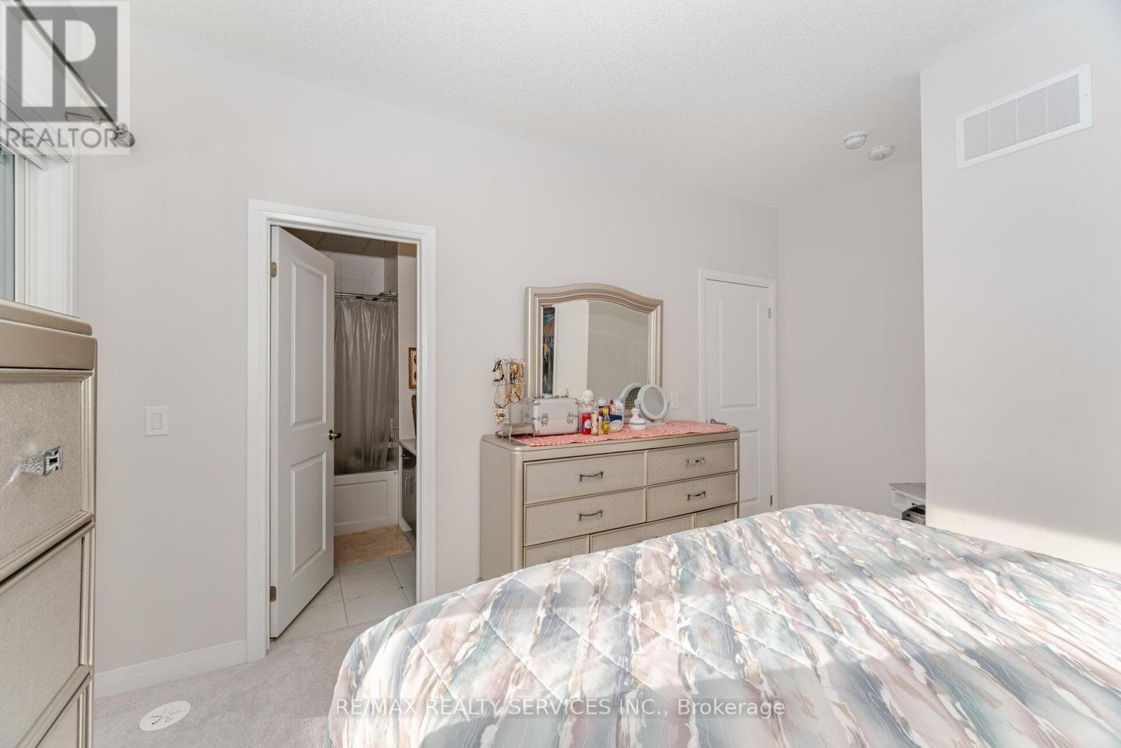 Photo 18 of 12 220 Dissette Street, Bradford West Gwillimbury ON