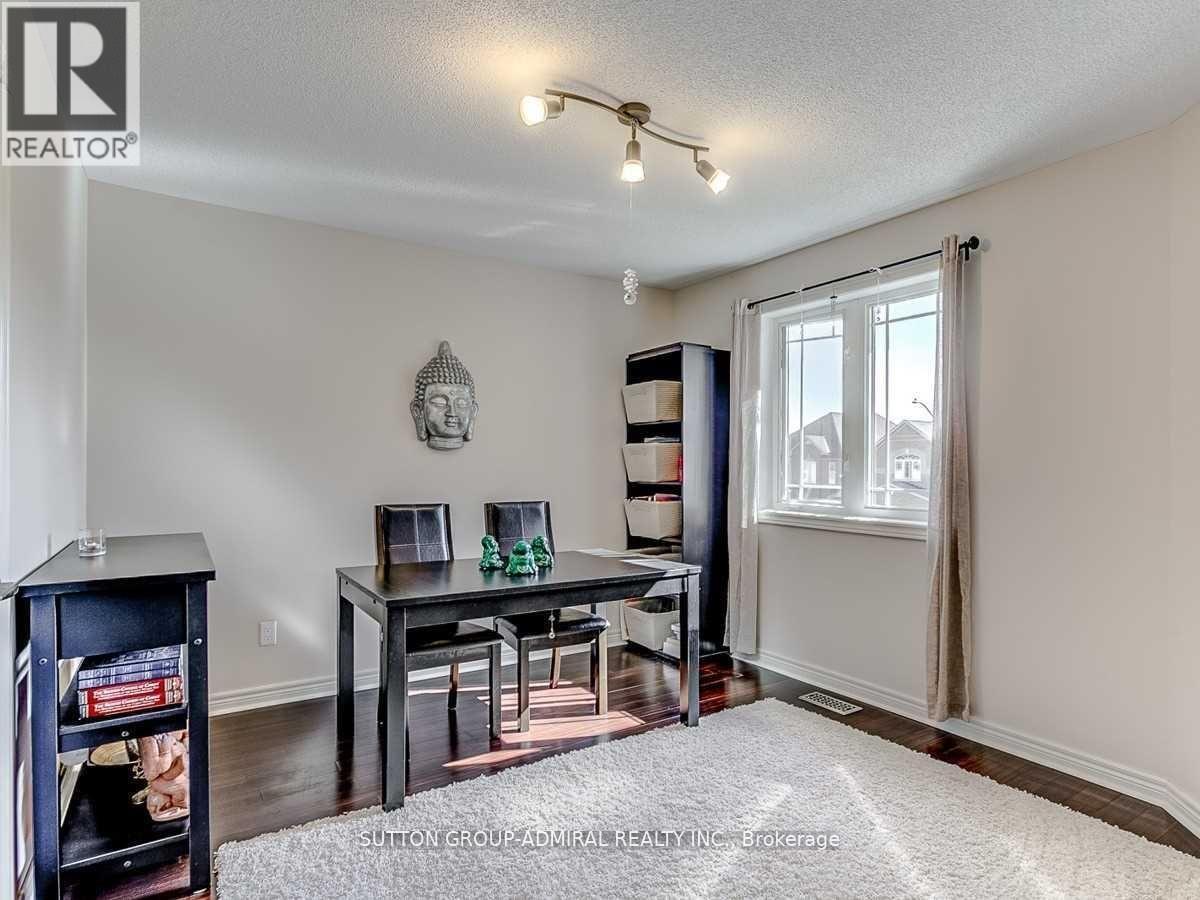 Photo 19 of 30 Lacona Crescent, Richmond Hill ON
