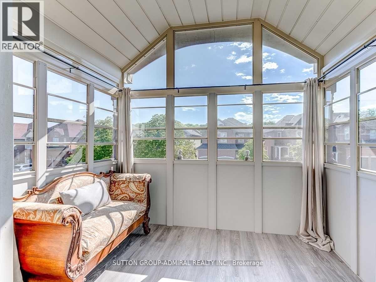 Photo 21 of 30 Lacona Crescent, Richmond Hill ON