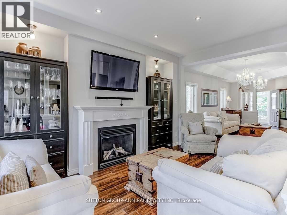 Photo 7 of Main 2nd 30 Lacona Crescent, Richmond Hill ON