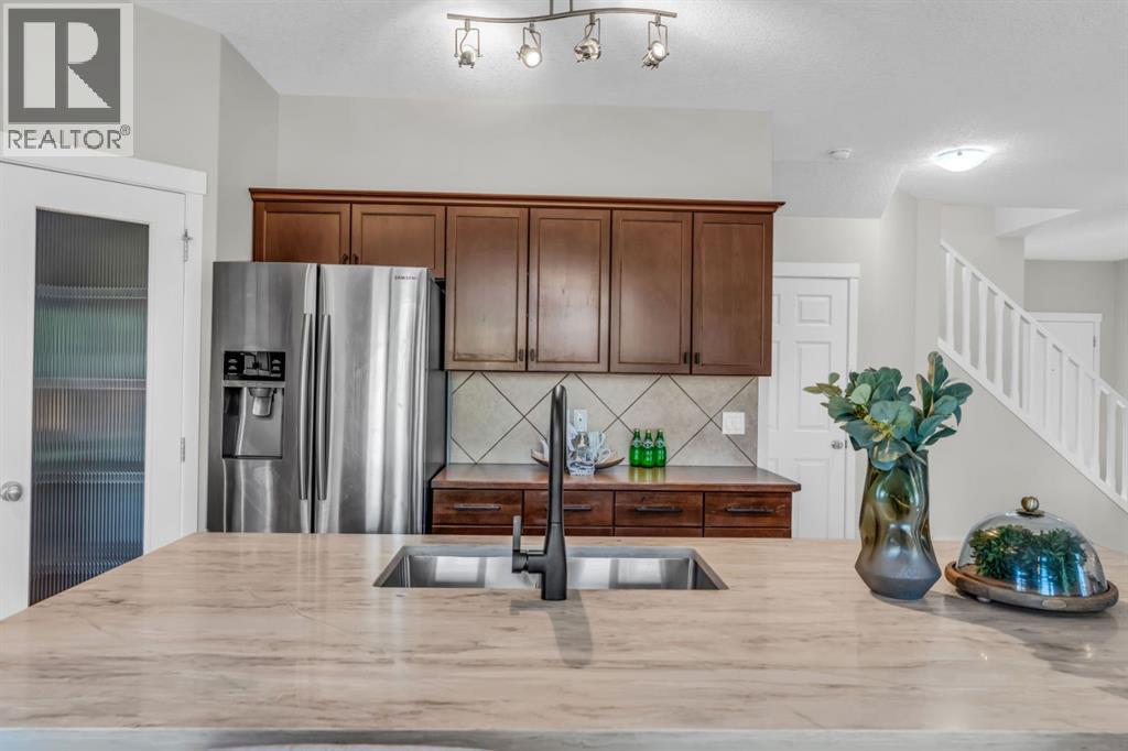 Photo 11 of 16 Cougartown Close Sw, Calgary AB