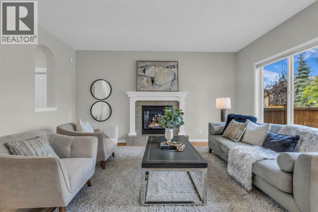 Photo 14 of 16 Cougartown Close Sw, Calgary AB