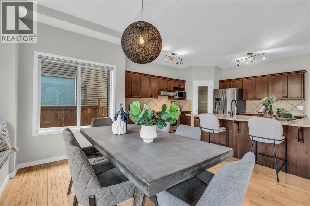 Photo 9 of 16 Cougartown Close Sw, Calgary AB