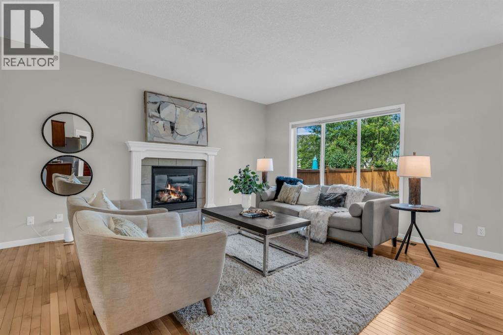 Photo 15 of 16 Cougartown Close Sw, Calgary AB
