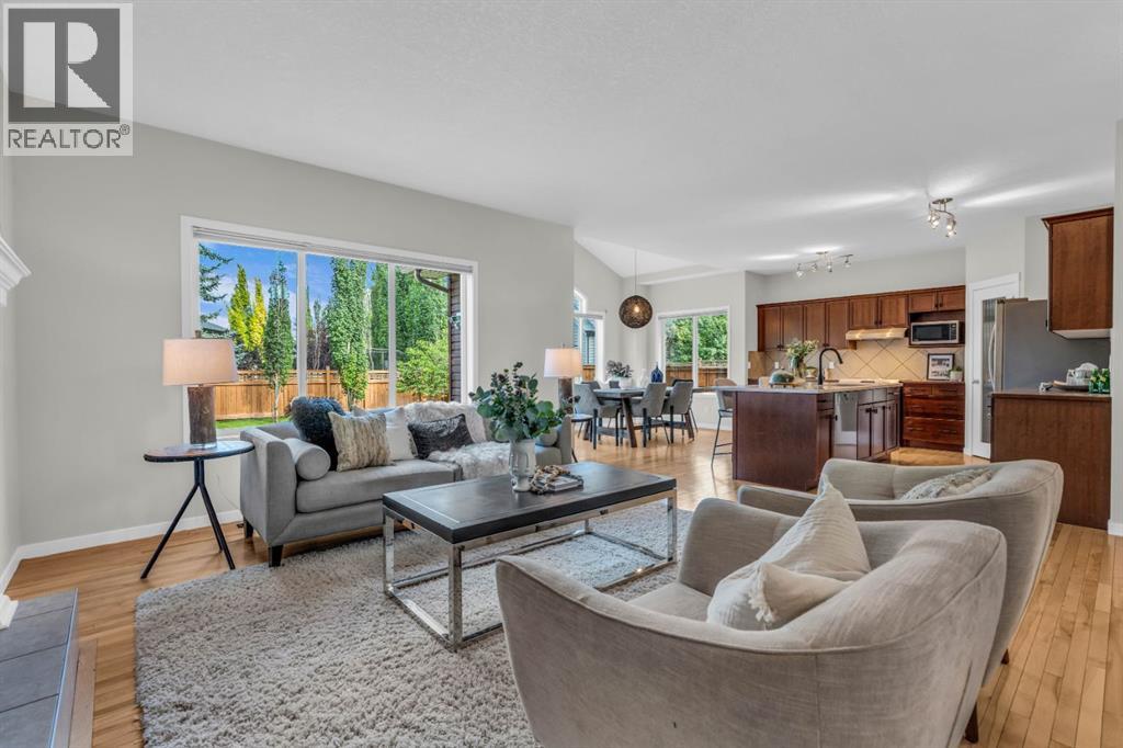Photo 4 of 16 Cougartown Close Sw, Calgary AB