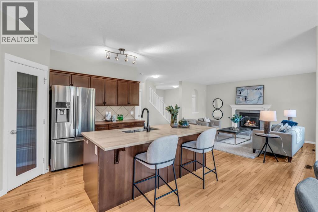 Photo 8 of 16 Cougartown Close Sw, Calgary AB